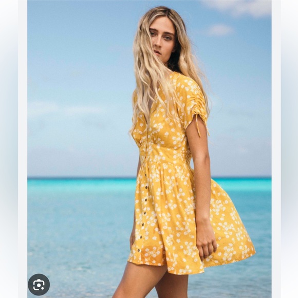Billabong Dresses & Skirts - Billabong Twirl Twist Mini Dress Yellow Women's Teen Small Summer Button Front